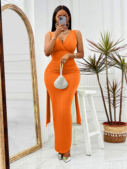V-neck solid color waisted sleeveless hip-covering long dress