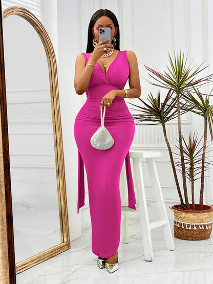 V-neck solid color waisted sleeveless hip-covering long dress